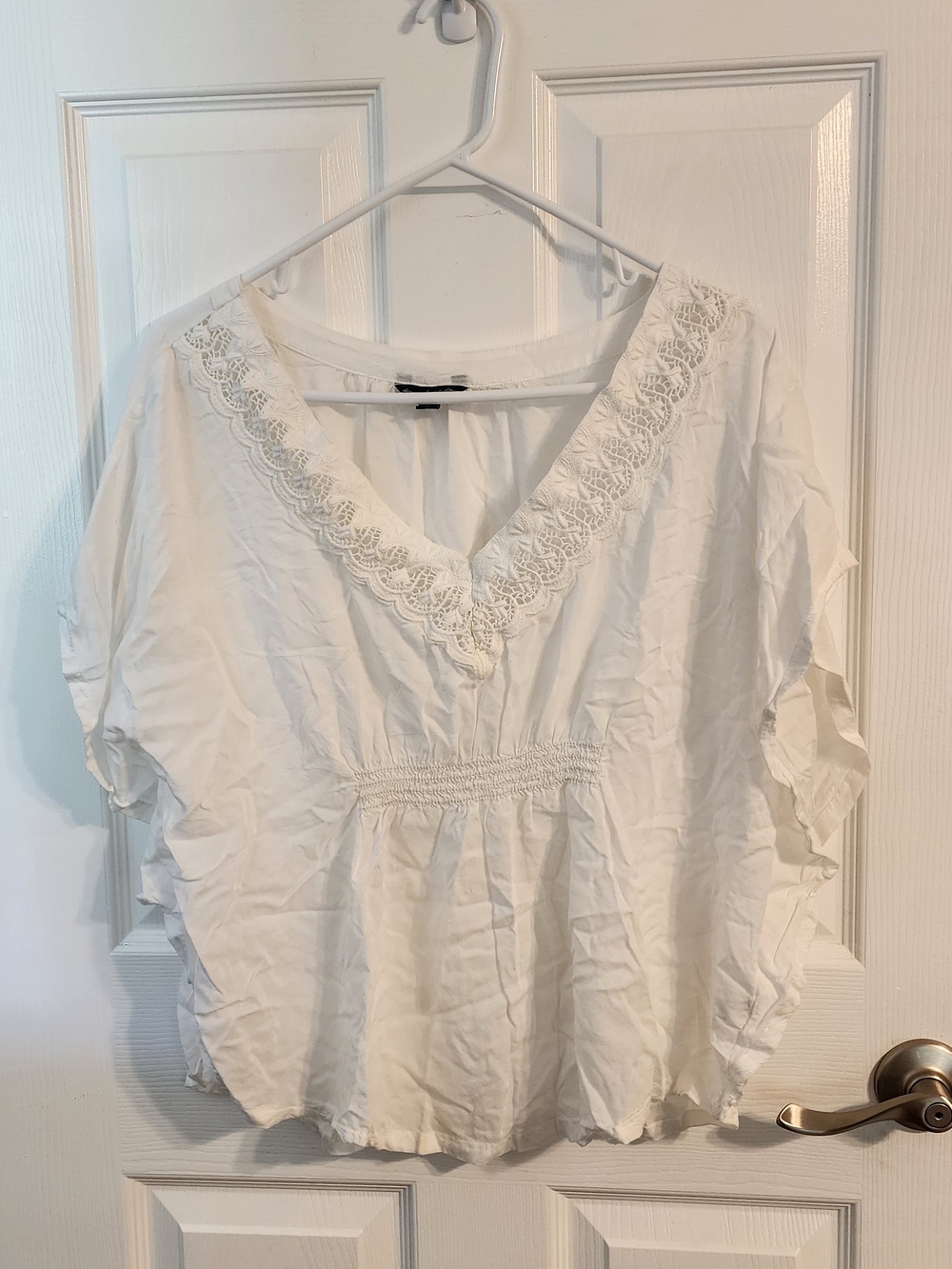 American Eagle Outfitters White V-Neck Lace Trim Top Large